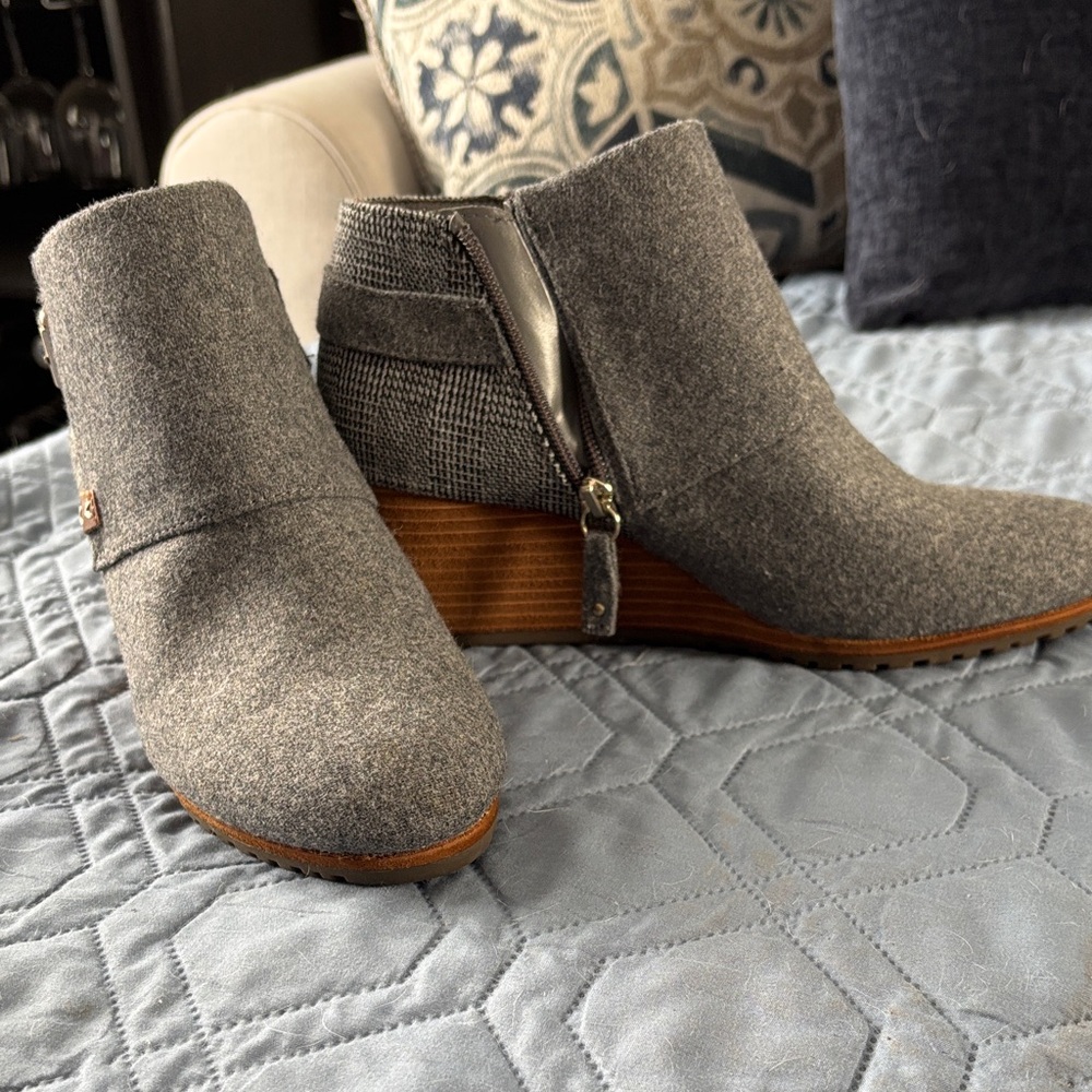 Dr. Scholl's Charcoal Wedge Ankle Boots